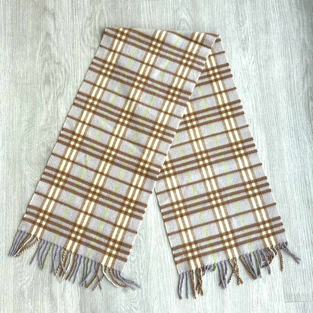 100% cashmere Burberry scarf with fringes